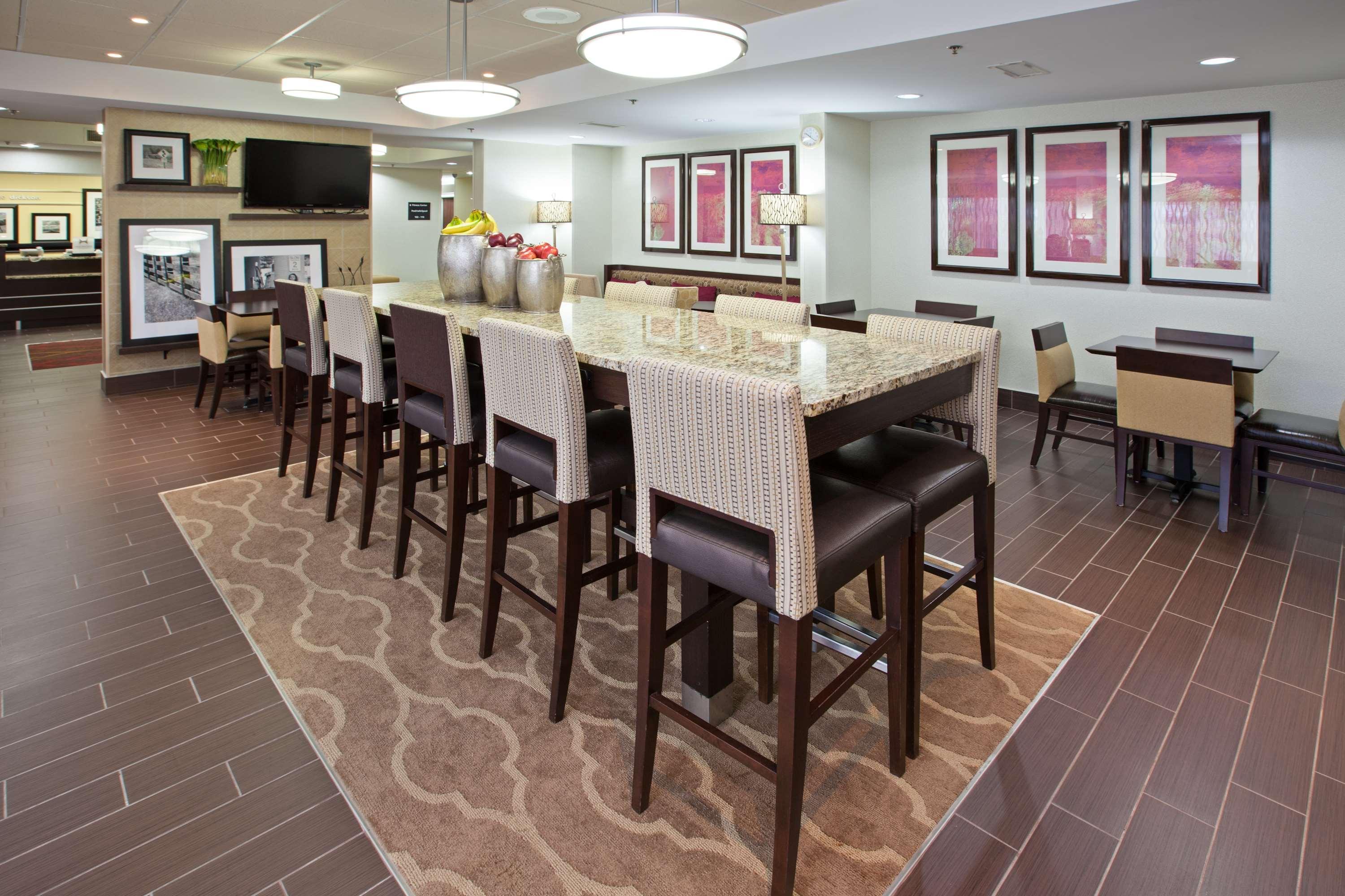 Hampton Inn Диксон Экстерьер фото