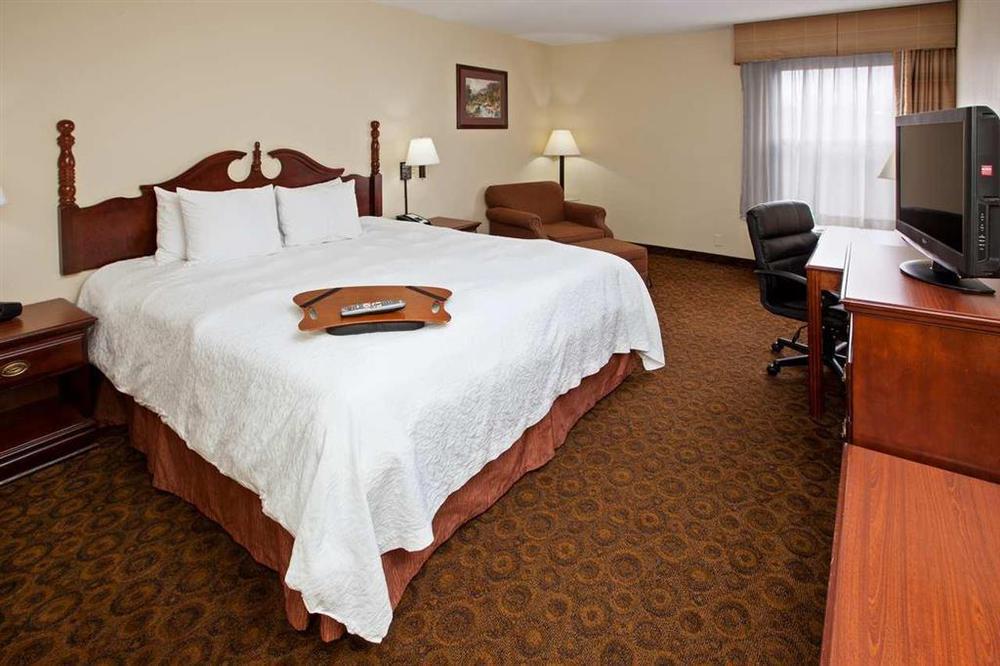 Hampton Inn Диксон Номер фото