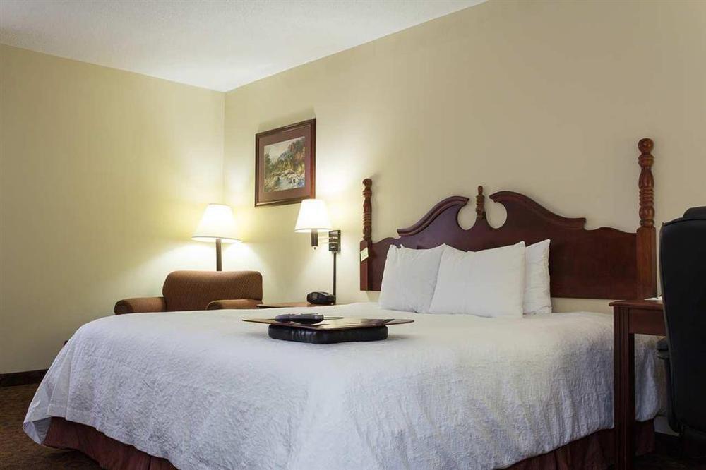 Hampton Inn Диксон Номер фото