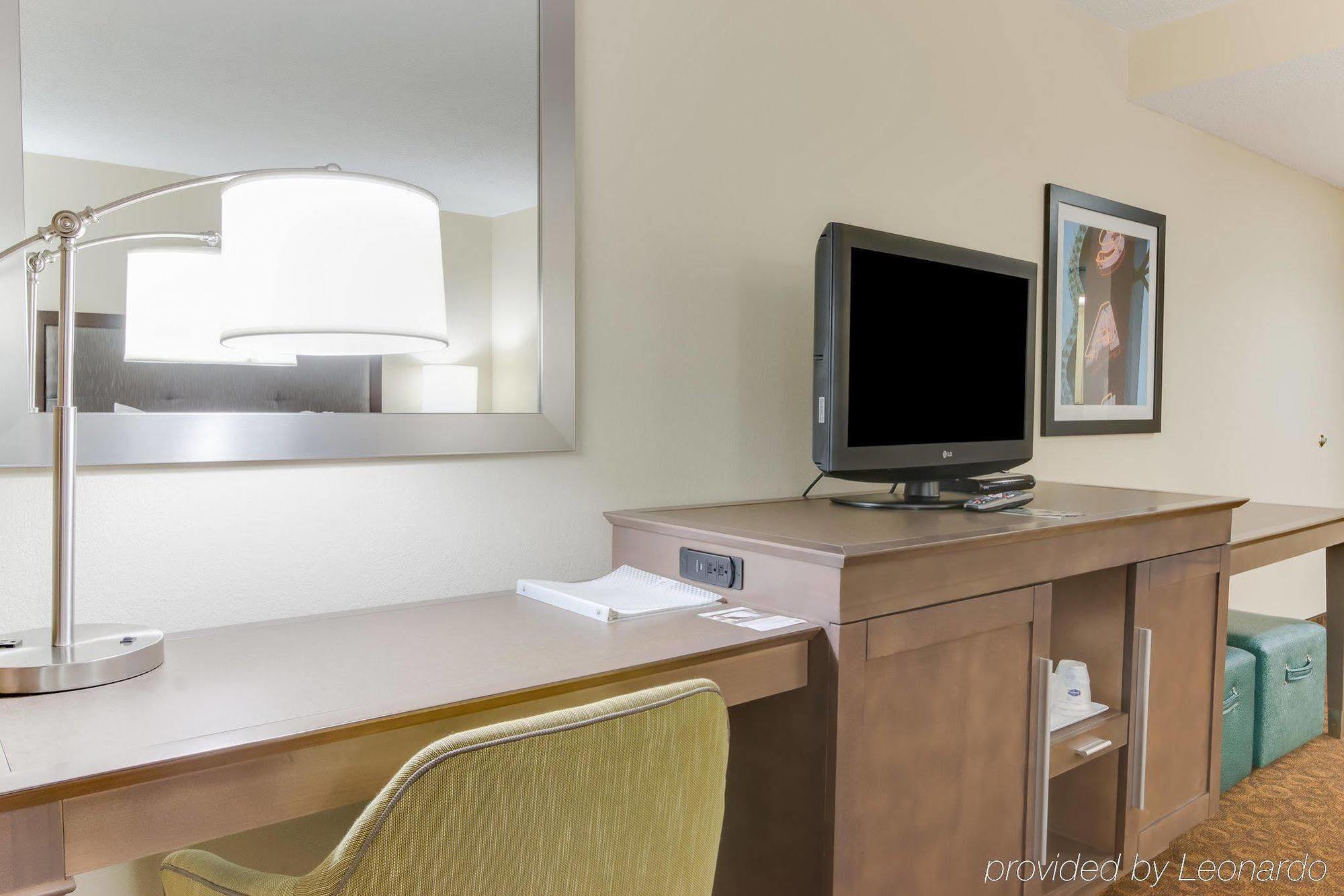 Hampton Inn Диксон Экстерьер фото