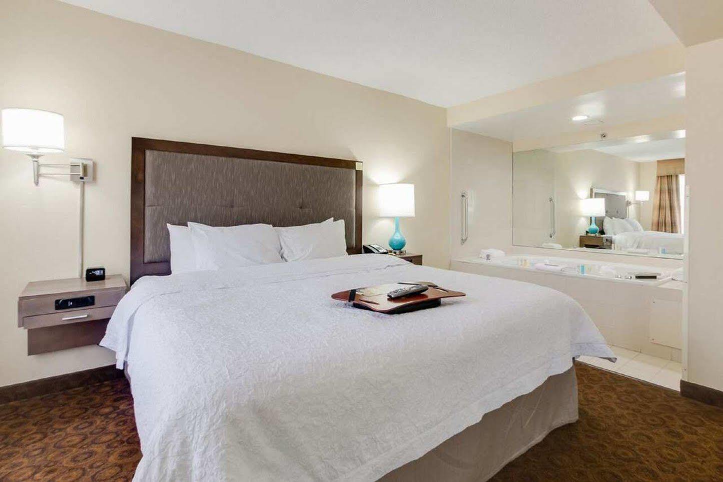 Hampton Inn Диксон Экстерьер фото