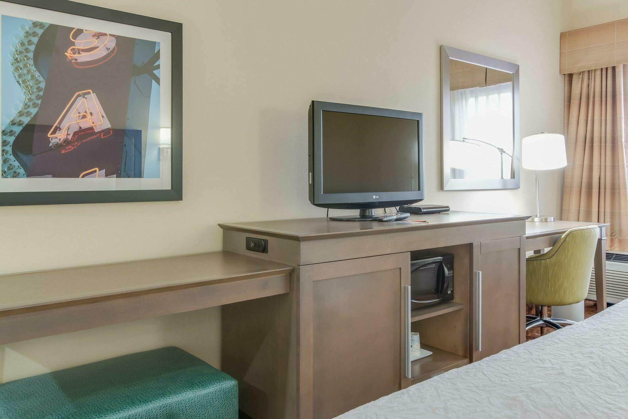 Hampton Inn Диксон Экстерьер фото